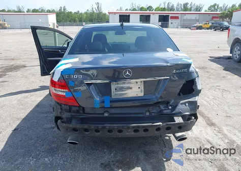 2014 Mercedes-Benz C 300 Sport 4Matic z USA, uszkodzony, nr VIN WDDGF8AB2EA962870